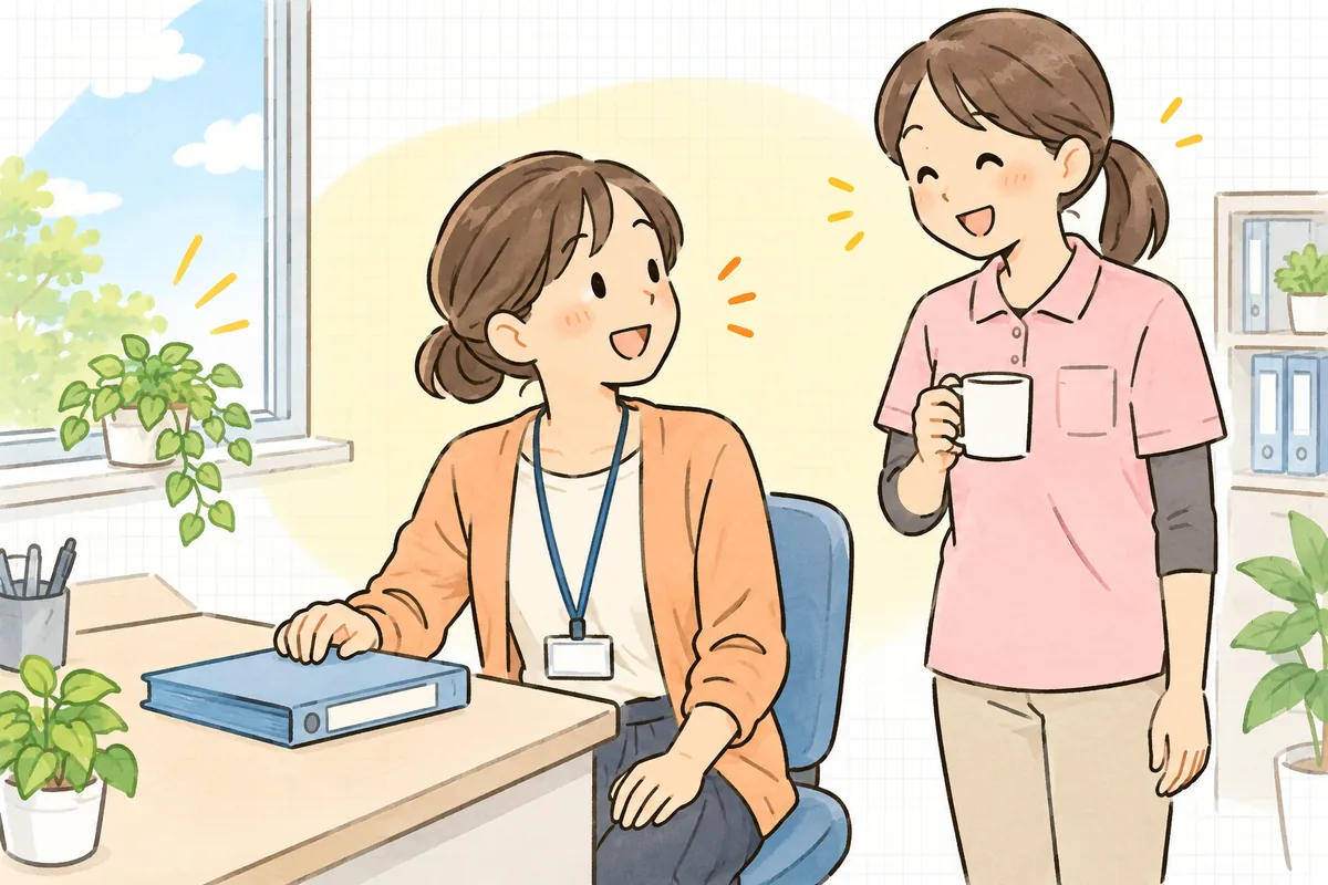 全員分の書類がそろったファイルを机に置き、ほっとした笑顔で同僚の職員と言葉を交わしている介護事業所の事務担当者